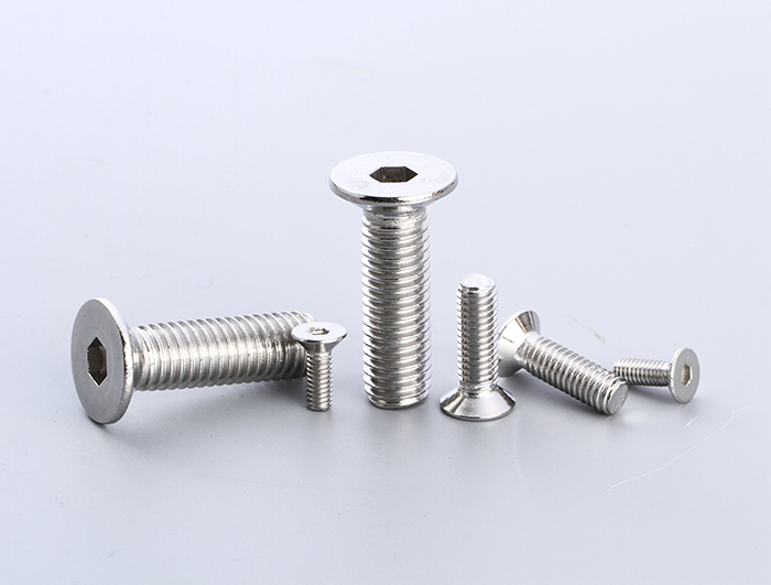 Hexagonal socket with countersunk head